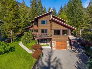 8609  Forest Ridge Drive, Whistler